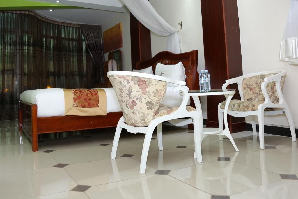 La Grande Hotel Kampala Exterior foto